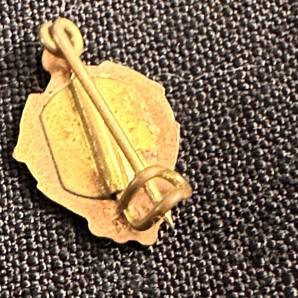 Vintage Sacred Heart of Jesus Enameled Metal Pin Brooch - Catholic Christianity - Picture 3 of 3